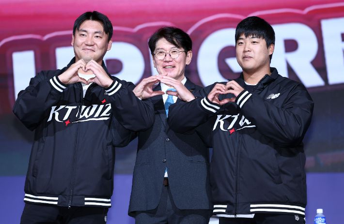 KT 장성우 이강철 감독 강백호. 연합뉴스