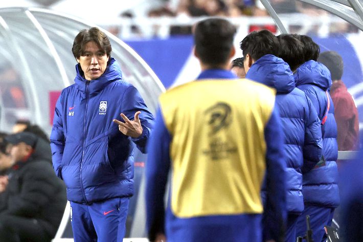 작전 짜는 홍명보 감독. 연합뉴스