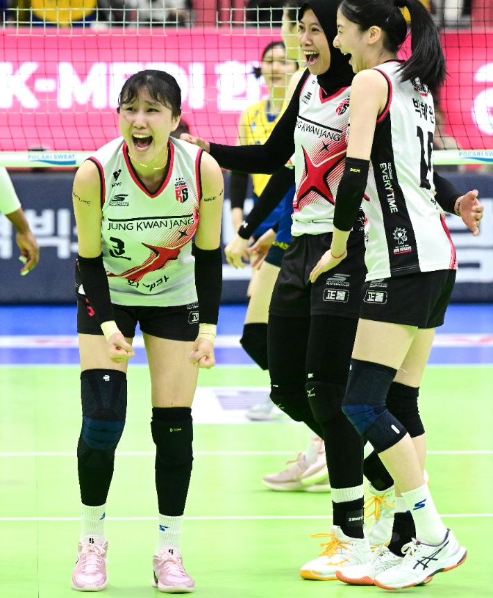 정관장 세터 염혜선(왼쪽). KOVO