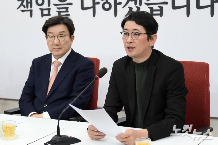 국민의힘 주진우 법률자문위원장이 14일 서울 여의도 국회에서 열린 현안 관련 기자간담회에서 발언하고 있다. 윤창원 기자