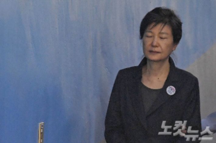 앞서 박근혜 전 대통령은 2017년 3월 파면 이후 그해 11월 자유한국당(국민의힘 전신)에서 제명됐다. 박종민 기자