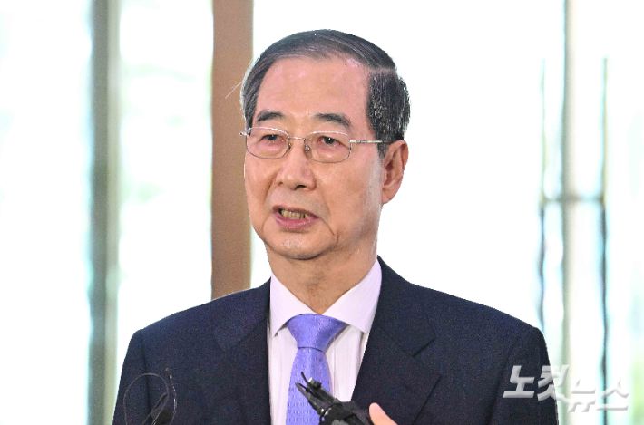 헌법재판소에서 탄핵소추안이 기각되면서 직무에 복귀한 한덕수 국무총리. 박종민 기자