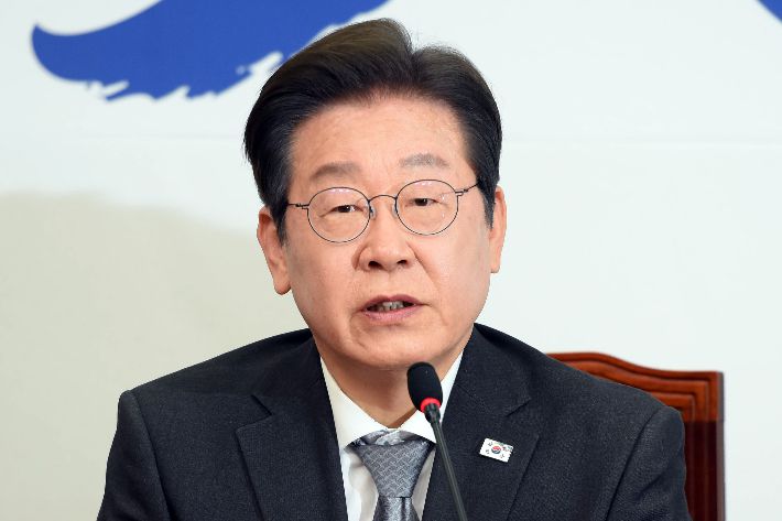 더불어민주당 이재명 대표가 4일 서울 여의도 국회에서 헌법재판소의 윤석열 대통령 파면 선고에 대한 입장을 밝히고 있다. 윤창원 기자