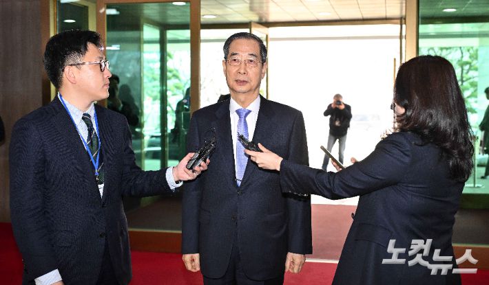 헌법재판소에서 탄핵소추안이 기각되면서 직무에 복귀한 한덕수 국무총리. 박종민 기자