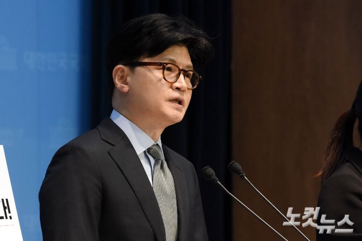 한동훈 국민의힘 전 대표가 15일 서울 여의도 국회 소통관 기자회견장에서 정책 비전 발표를 하고 있다. 윤창원 기자