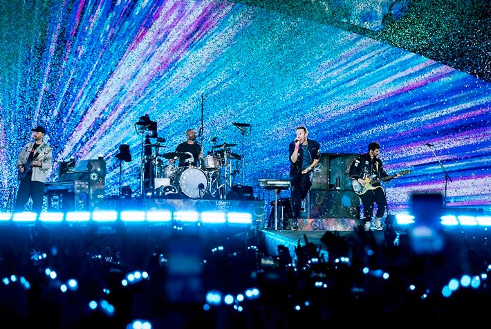 세계적인 밴드 콜드플레이가 16일 저녁 경기도 고양시 고양종합운동장에서 내한 공연을 열었다. 라이브네이션코리아 제공