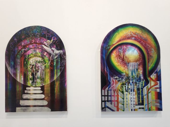 금산갤러리_김진언(SINN), Beyond the rainbow gate, 알루미늄 위에 스크래치와 색칠, 80×58cm, 2025. 곽인숙 기자