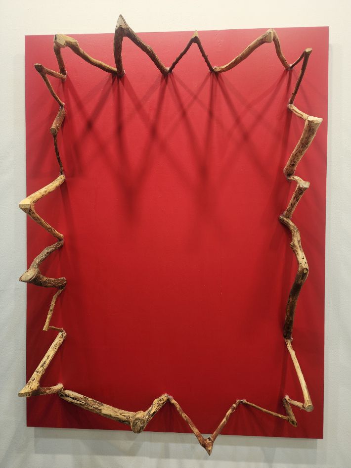 조현화랑_키시오스가(Kishio Suga), Latent Continuity in Formation, 나무와 아크릴, 180 x 134.8 x 42.6cm, 2021. 곽인숙 기자