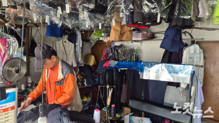 40년 세탁 인생을 일군 이광희 씨(76). 심동훈 기자