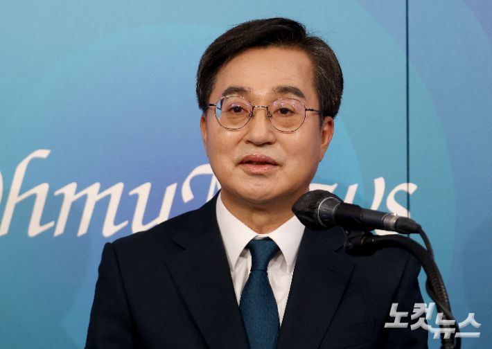 더불어민주당 제21대 대통령선거 경선에 나선 김동연 예비후보가 23일 오후 TV 초청 토론회에서 모두발언을 하고 있다. 국회사진취재단