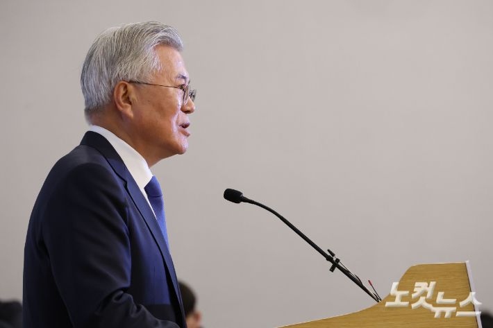 문재인 전 대통령이 25일 서울 여의도 국회도서관에서 열린 4.27 판문점선언 7주년 기념식에서 기념사를 하고 있다. 윤창원 기자