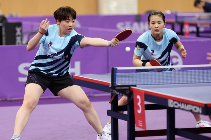 한국 여자 실업 탁구 포스코인터내셔널의 유한나(왼쪽)-김나영. 협회