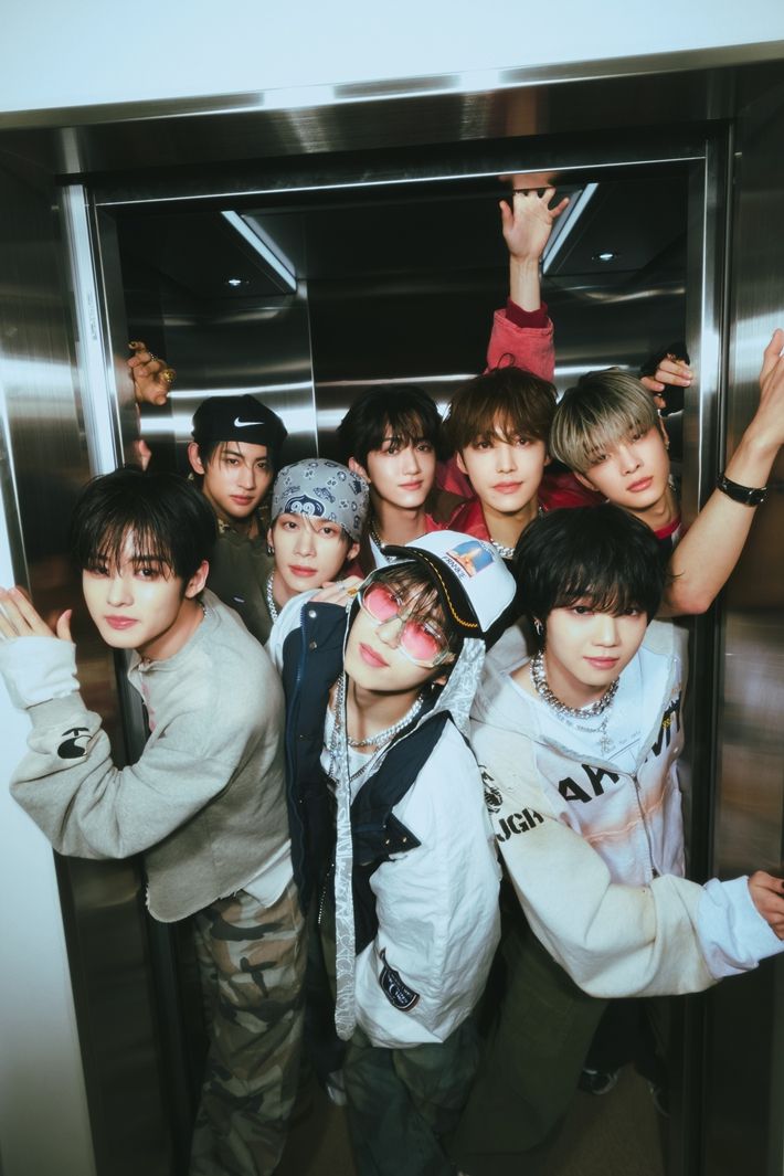 유나이트의 새 타이틀곡은 뉴잭스윙 장르의 '록 스테디'다. 브랜뉴뮤직 제공