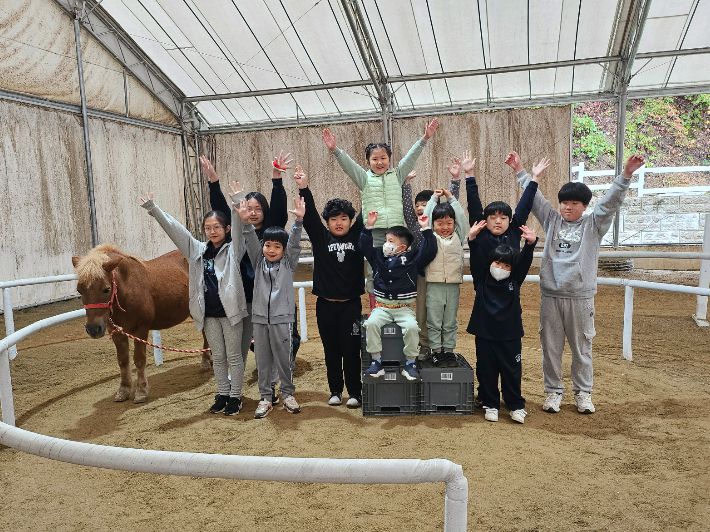 승마 방과후 활동. 추곡초 제공