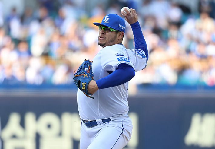 2일 두산과 홈 경기에서 선발 등판하는 삼성 후라도. 삼성