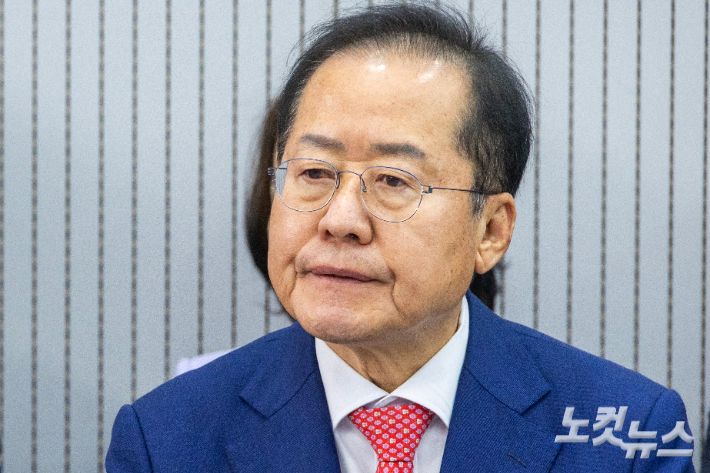 제21대 대통령후보자 국민의힘 3차 경선 진출자를 발표하는 29일 오후 서울 여의도 국민의힘 중앙당사에서 홍준표 후보가 결과를 기다리고 있다.  2025.04.29. 윤창원 기자