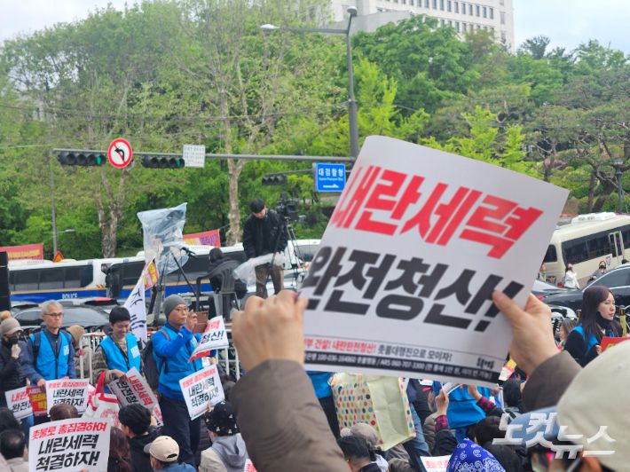 시민단체 촛불행동 제138차 촛불대행진. 김정록 기자