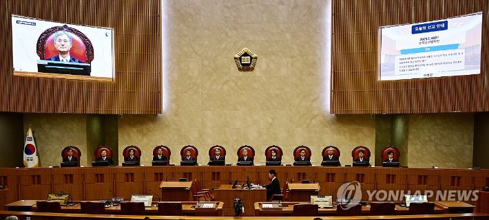 조희대 대법원장을 비롯한 대법관들이 1일 서울 서초구 대법원에서 더불어민주당 이재명 대선 후보의 공직선거법 위반 사건 상고심 선고를 위해 참석해 있다. 연합뉴스