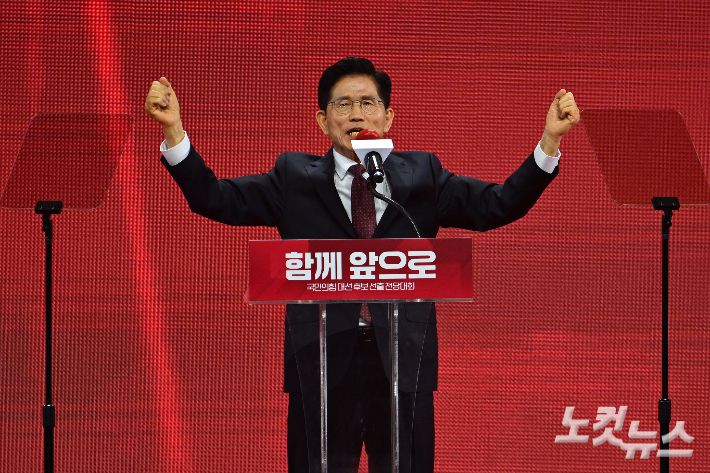 3일 경기도 일산 킨텍스에서 열린 국민의힘 제21대 대통령 선거 후보 선출을 위한 제5차 전당대회에서 대선 후보로 선출된 김문수 대선 후보가 수락 연설을 하고 있다. 윤창원 기자