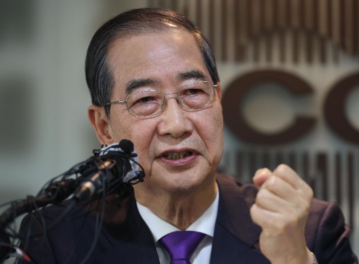 한덕수 무소속 대선 예비후보가 7일 서울 중구 한국프레스센터에서 열린 서울외신기자클럽 초청 기자간담회에서 발언하고 있다. 연합뉴스