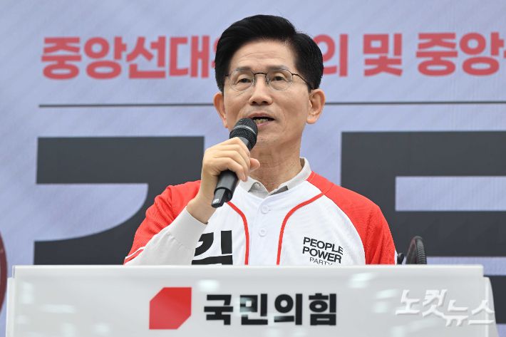 국민의힘 김문수 대선 후보가 12일 오전 서울 여의도 국민의힘 중앙당사에서 열린 '중앙선대위 회의 및 중앙선대위 임명장 수여식'에서 인사말을 하고 있다. 윤창원 기자
