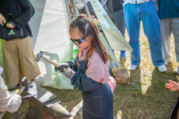 울산쇠부리축제에서 대장간 체험을 하고 있는 모습. 북구청 제공