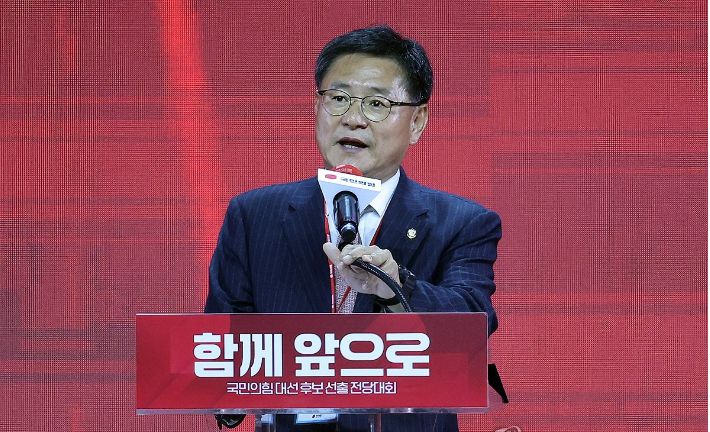 이헌승 유세본부장이 이달 초 국민의힘 대선후보를 선출하는 전당대회에서 "이 시간 부로 우리 모두가 대통령 후보자입니다", "내가 바로 김문수고, 김문수가 한동훈 후보입니다"라는 말로 통합과 단결의 메시지를 강조했고, 현장에서는 박수가 열 차례 넘게 터져 나왔다. 연합뉴스