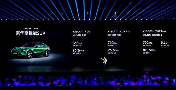 샤오미 레이쥔 CEO가 22일 자사의 첫 전기 SUV YU7을 소개하고 있다. 웨이보 캡처