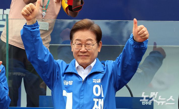 이재명 더불어민주당 대선 후보가 22일 오후 경상남도 양산시 양산워터파크공원에서 열린 집중유세에 참석해 지지를 호소하고 있다. 참고로 경남은 지난해 인구 1만3800명이 감소해, 자연감소 규모로는 전국에서 두번째로 많았다. 양산=류영주 기자