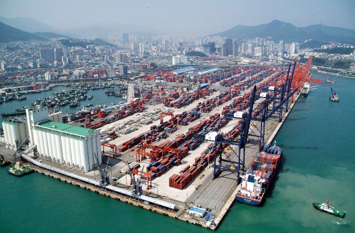 부산항 자성대부두. 부산항만공사제공