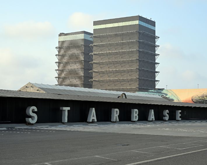 이 후보는 미국을 근거로 "텍사스가 캘리포니아보다 최저임금 등이 낮아 일론 머스크도 본사를 옮겼다"고 주장했으나, 텍사스의 최저임금도 미국 연방 최저임금과 동일했다. 사진은 스페이스X. 연합뉴스