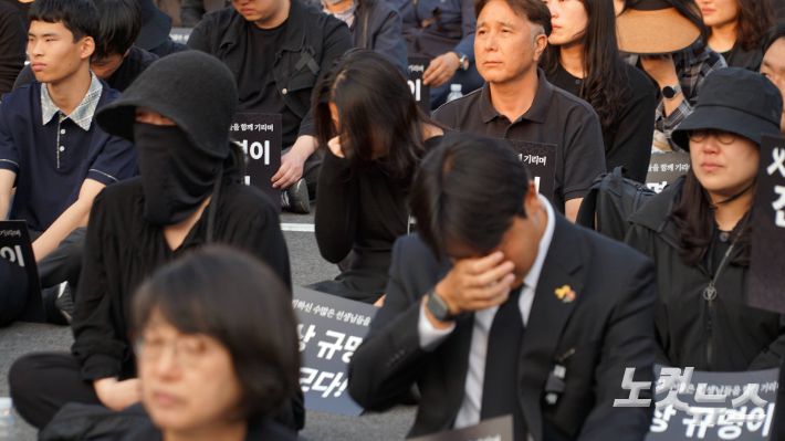 눈물바다로 변한 추모제. 고상현 기자
