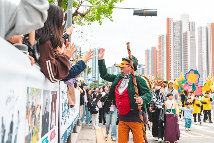 '경계를 넘나드는 인형'을 슬로건으로 열린 제24회 유니마총회와 2025 춘천세계인형극제가 10일간의 여정을 마치고 성황리에 막을 내렸다. 춘천시 제공