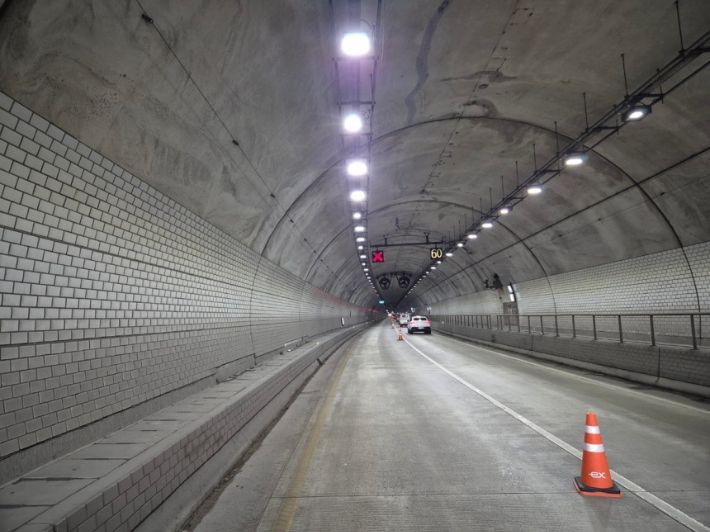 개선 사업이 완료된 제1순환고속도로 덕릉터널 조명 모습. 남양주시 제공