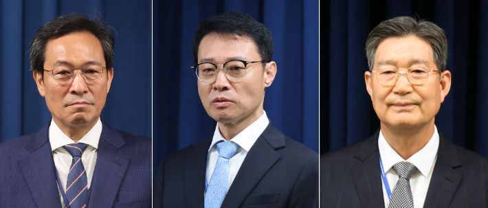 왼쪽부터 우상호 정무수석, 이규연 홍보소통수석, 오광수 민정수석. 연합뉴스