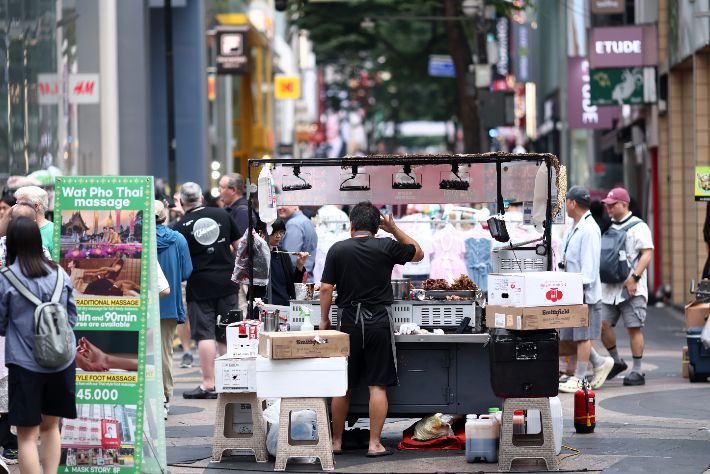 이재명 정부 출범에 맞춰 소상공인 등 취약계층의 채무 소각을 위한 '배드뱅크' 설립 논의가 본격화됐다. 연합뉴스