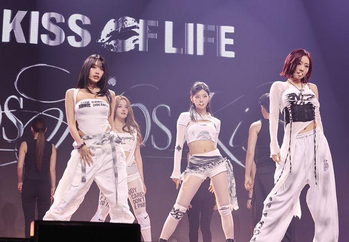 키스오브라이프 미니 4집 '224'는 오늘(9일) 저녁 6시 공개됐다. 연합뉴스