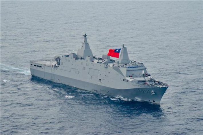 지난 2022년 대만이 취역시킨 위산(玉山)급 상륙함. 길이 153m에 배수량 1만 톤으로 대만이 자체 건조한 수륙양용 군함이다. 수송과 상륙작전 지원용으로, 대만은 이런 군함을 3척 더 건조할 계획이다. 대만 국방부 페이스북 캡처