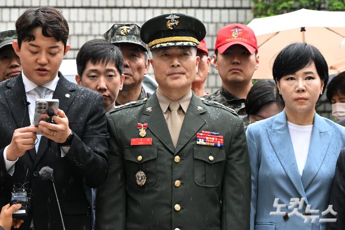 해병대 채모 상병 순직 사건과 관련해 1심에서 무죄를 선고받은 박정훈 전 해병대 수사단장(대령)이 지난 5월 16일 오전 서울 서초구 서울고등법원에서 열린 2심 준비공판에 출석하고 있다. 류영주 기자