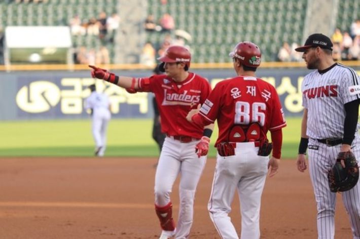 2회 적시타를 때린 SSG 1번 타자 최지훈. SSG 랜더스