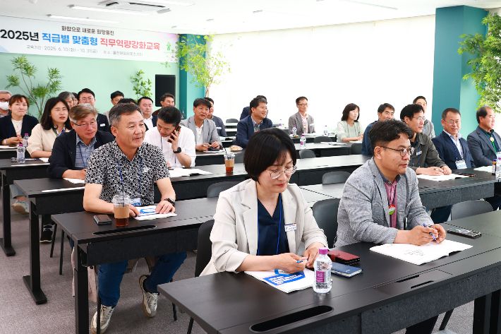 직급별 맞춤형 직무역량강화교육. 울진군 제공