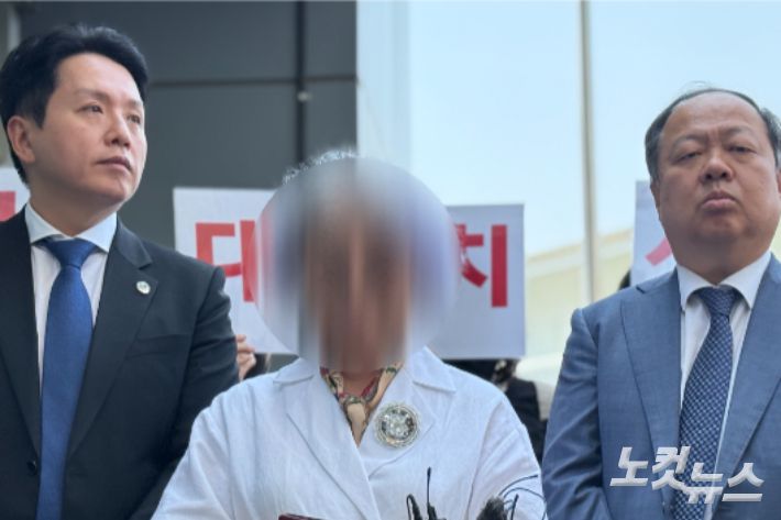 육군 12사단 훈련병 얼차려 사망사건 피해자인 박모 훈련병의 모친이 18일 서울고법 춘천재판부에서 열린 가해자들의 항소심 선고 공판이 끝난 뒤 발언하는 모습. 구본호 기자.