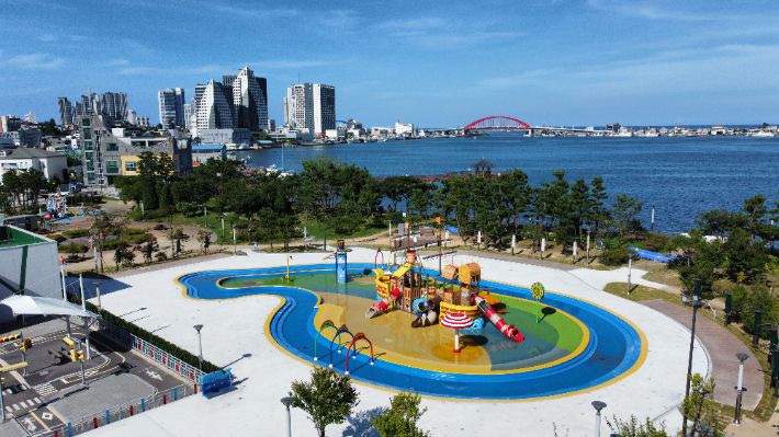 청초호 물놀이터 전경. 속초시 제공