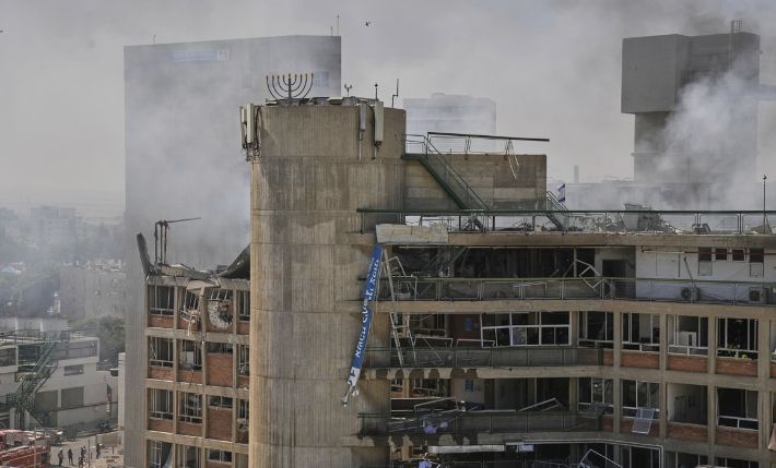 19일(현지시간) 이란 미사일 맞은 이스라엘 남부의 소로카병원. 연합뉴스