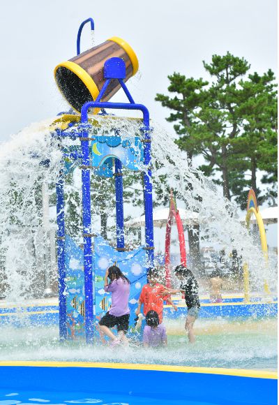 청초호 물놀이터. 속초시 제공