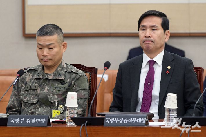 11일 서울 여의도 국회에서 열린 법제사법위원회의 전체회의 '12·3 내란사태' 관련 현안질의에 김선호 국방부 장관 직무대행, 김동혁 국방부 검찰단장이 출석해 있다. 윤창원 기자