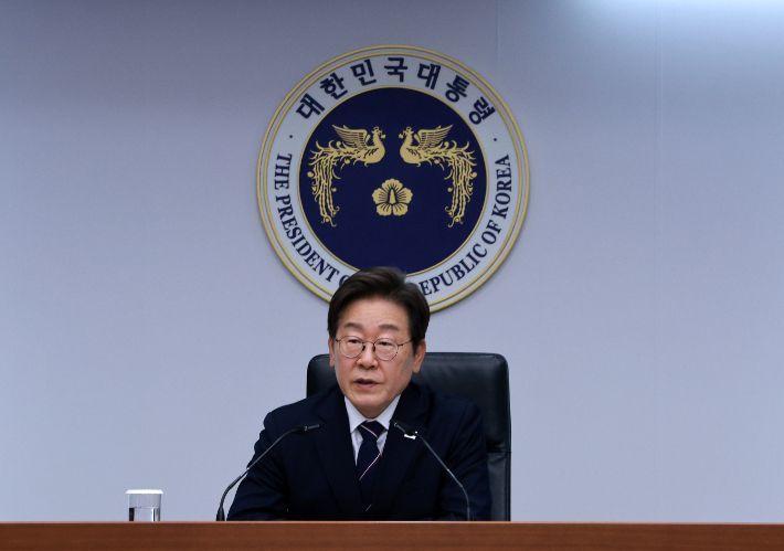 이재명 대통령이 23일 용산 대통령실에서 제1차 수석보좌관회의를 하고 있다. 연합뉴스