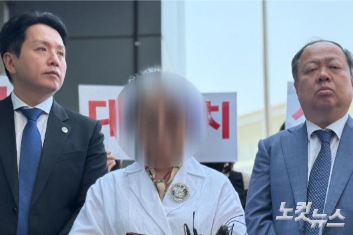 육군 12사단 훈련병 얼차려 사망사건 피해자인 박모 훈련병의 모친이 지난 18일 서울고법 춘천재판부에서 열린 가해자들의 항소심 선고 공판이 끝난 뒤 발언하는 모습. 구본호 기자