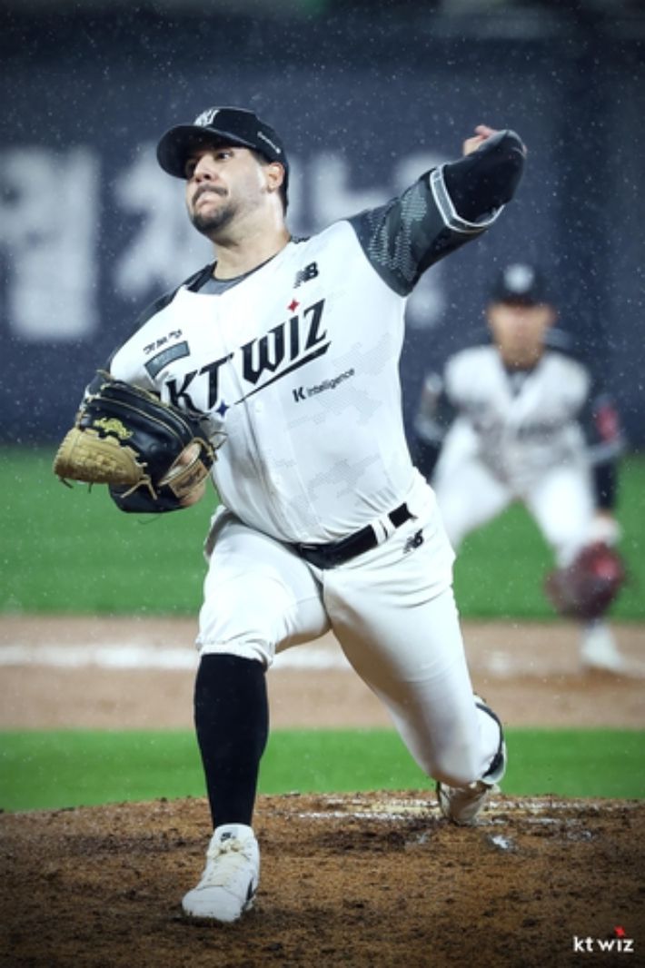 호투하는 kt의 선발 투수 헤이수스. kt wiz 제공