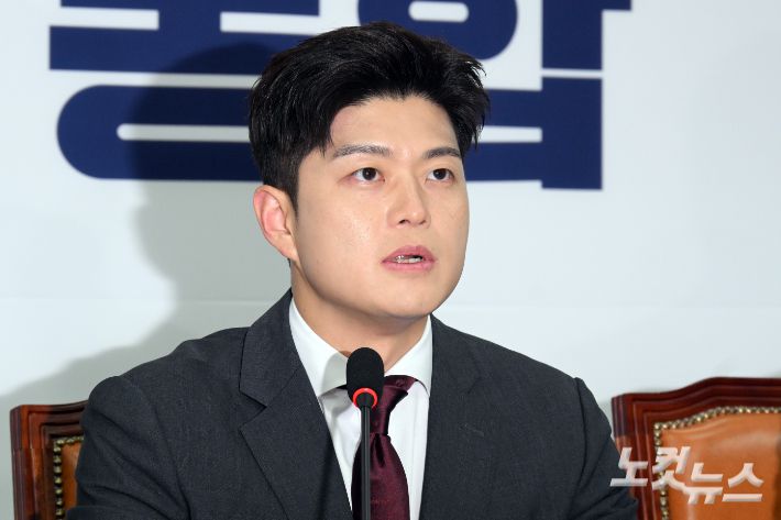 국민의힘 김용태 비상대책위원장이 19일 서울 여의도 국회에서 열린 비리백화점 이재명 정부 인사청문회 대책회의에서 발언을 하고 있다. 윤창원 기자